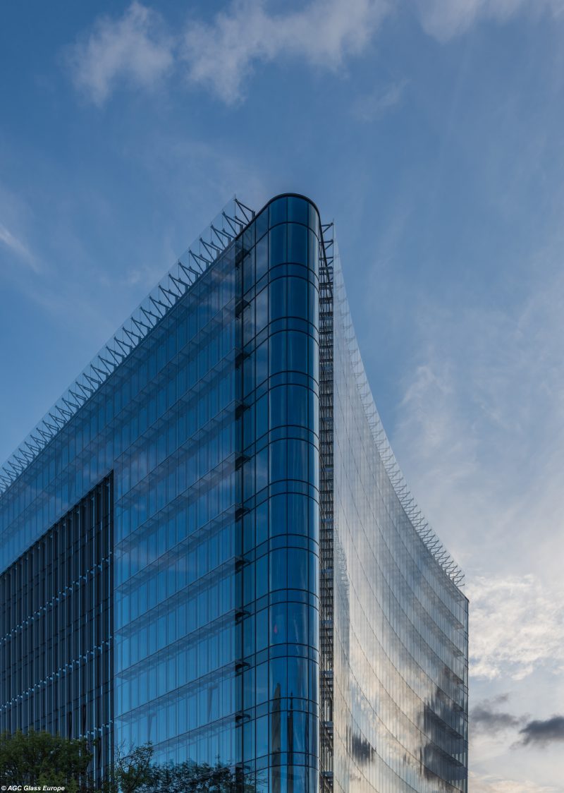 AGC per la trasformazione architettonica del Carbon Tower
